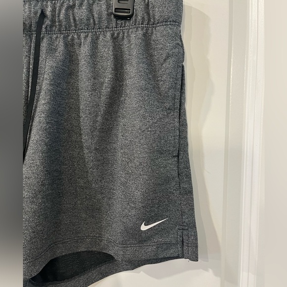 Women’s Nike pro Shorts - Picture 2 of 6